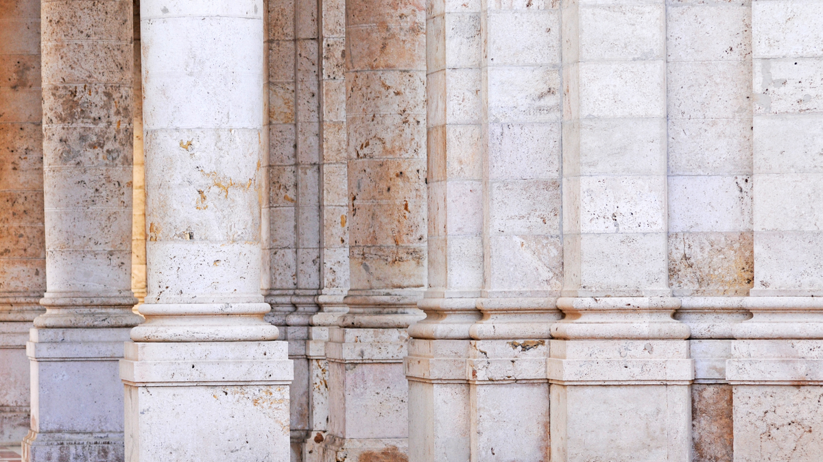 What kind of stone is Travertine?